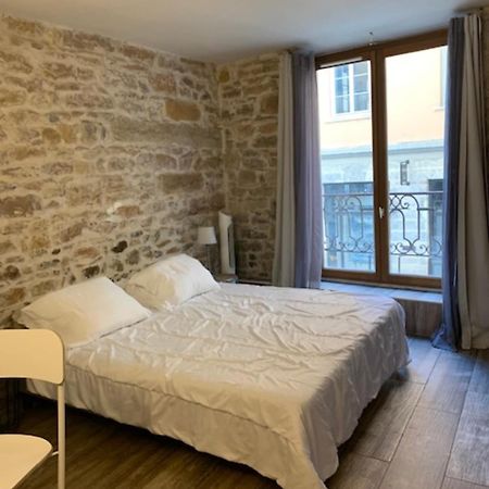 Studio With Exposed Stone Vieux Lyon Лион Экстерьер фото