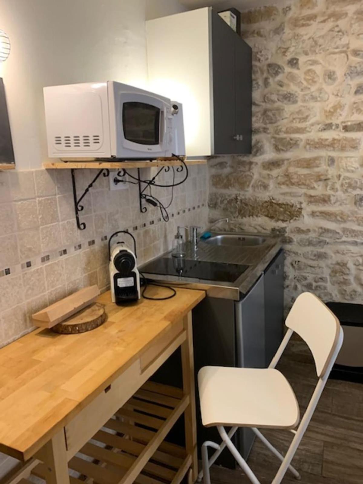 Studio With Exposed Stone Vieux Lyon Лион Экстерьер фото