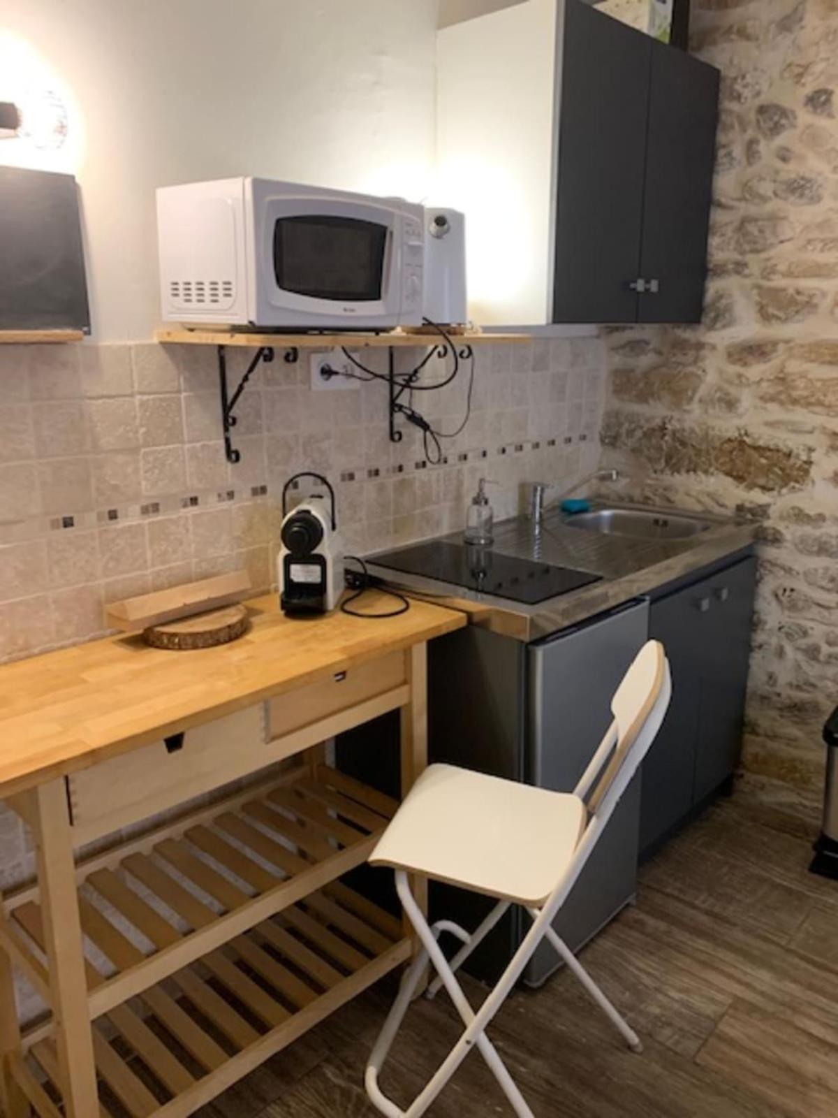 Studio With Exposed Stone Vieux Lyon Лион Экстерьер фото
